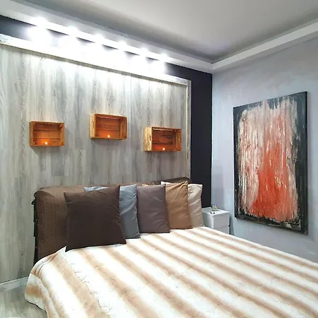 Spacious In With Bubble Bath * Luino