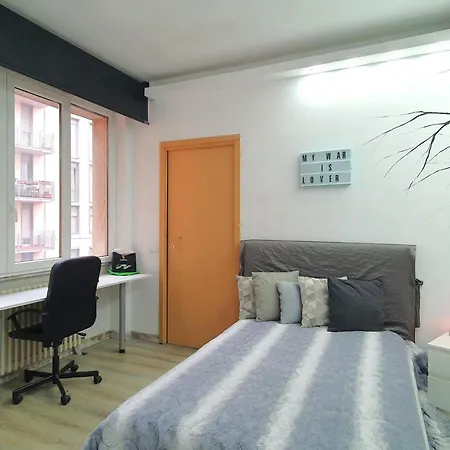 Spacious In With Bubble Bath Apartment