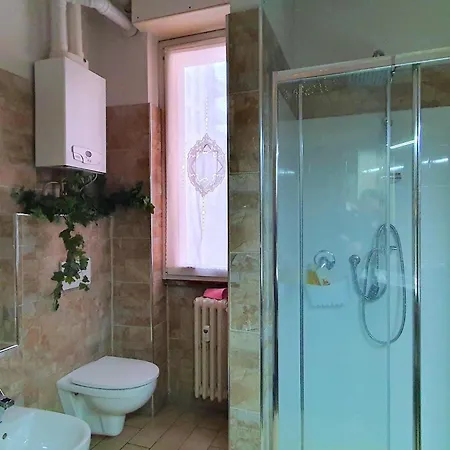 Spacious In With Bubble Bath Apartment