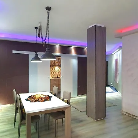 Spacious In With Bubble Bath Apartment *